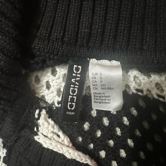 H&M Divided Black and White Knit Sweater - Picture 2 of 2